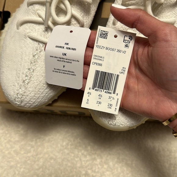 YEEZY BOOST 350 V2 | Size 5 - Picture 12 of 13